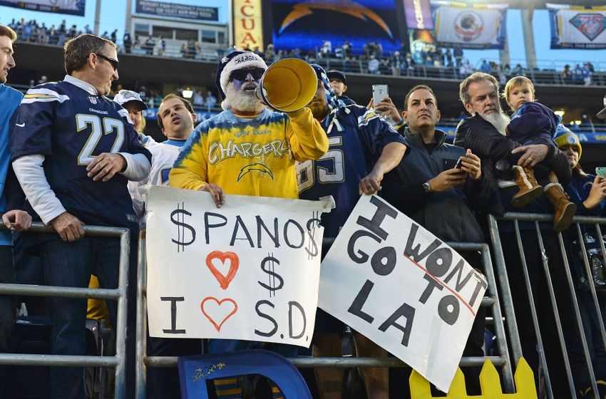 Chargers remove logo from field for the final time in San Diego