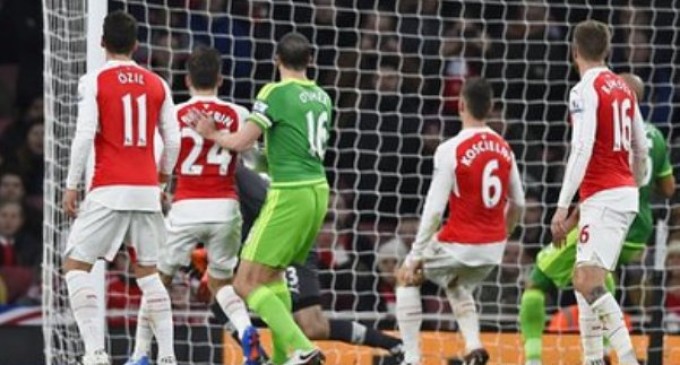 Premier League Arsenal Beat Sunderland Bournemouth Stun Chelsea