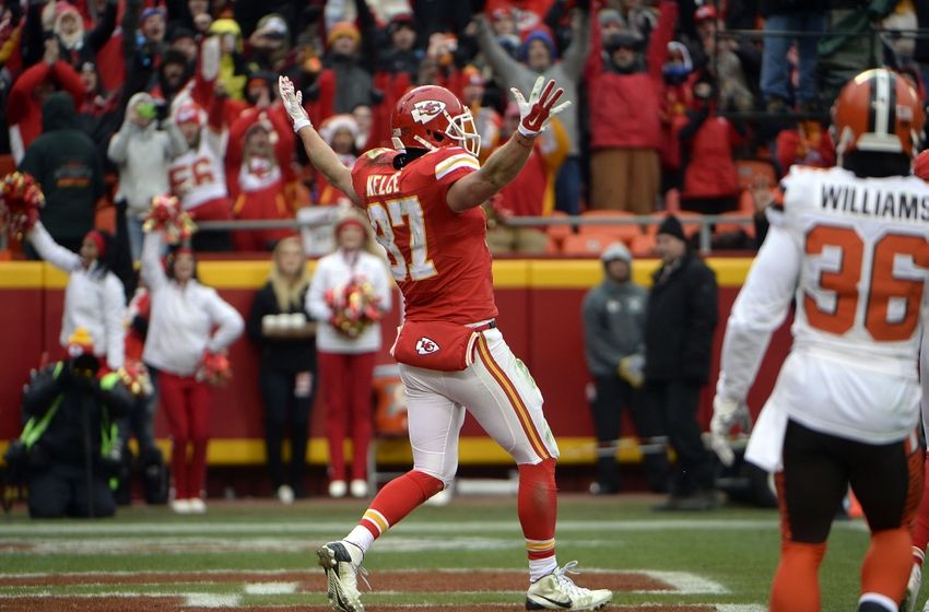 Chiefs clinch playoffs with ugly win