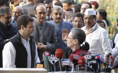 Indian court grants bail to Sonia and Rahul Gandhi in corruption case