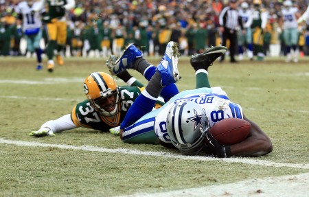 Jan 11 2015 Green Bay WI USA Dallas Cowboys wide receiver Dez Bryant is unable to catch a pass against Green Bay Packers cornerback Sam Shields in the fourth quarter in the 2014 NFC Divisional playoff football game at Lambeau Field. Mandato