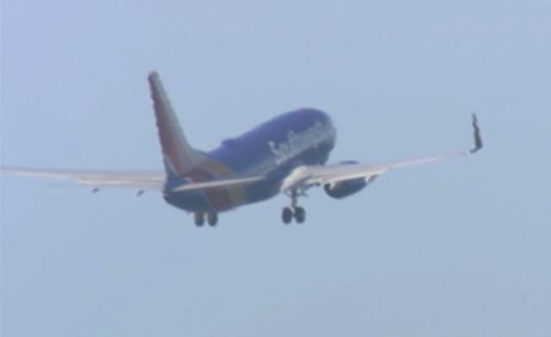 Plane from Oakland experiencing landing gear issues