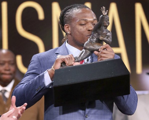 Derrick Henry wins Heisman Trophy, Christian McCaffrey finishes second