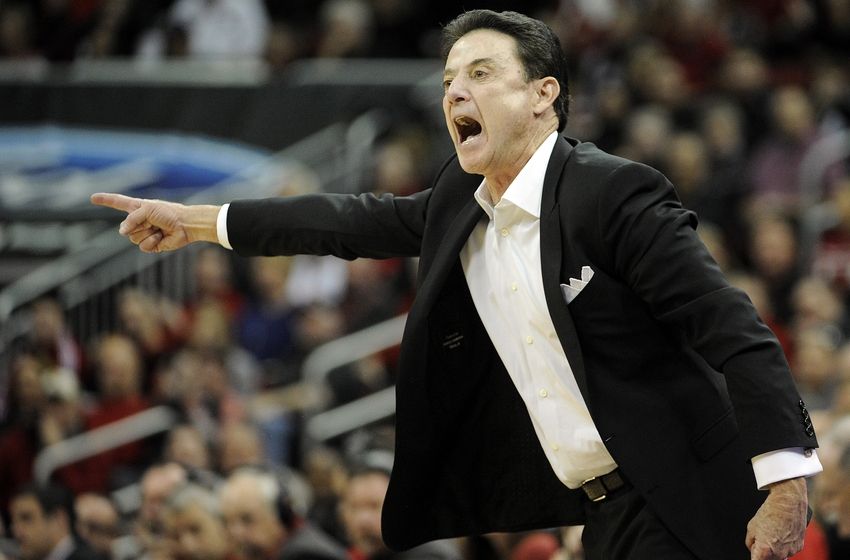 Did Rick Pitino flip off a Kentucky fan on the way to the locker room