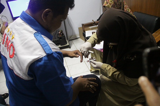 Self awareness A bus driver undergoes an HIV test during the celebration of World AIDS Day 2015 in Yogyakarta on Tuesday