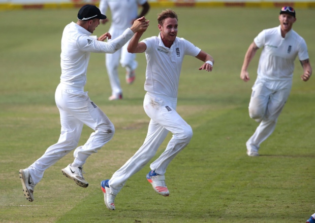 England bowler Stuart Broad centre celebrates after dismissing South African batsman AB de Villiers for 49 on day two in Durban