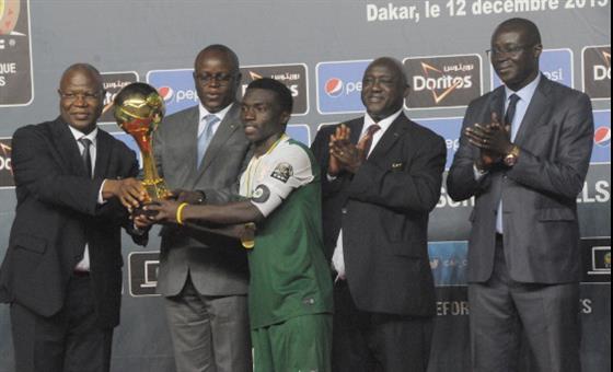 Etebo receives his golden boot award