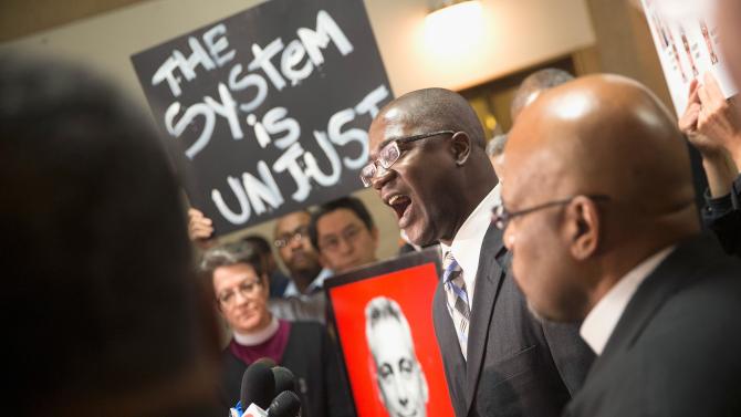 499442842-demonstrators-protest-outside-the-office-of-mayor-rahm