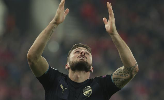 Olivier Giroud hat trick powers Arsenal past Olympiakos and into Champions League last 16