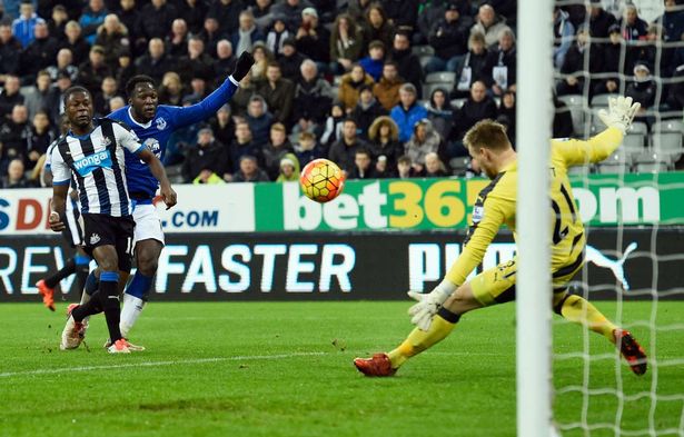 2015 Getty Images
Goalkeeper Robert Elliot of Newcastle United makes a save to deny Romelu Lukaku of Everton