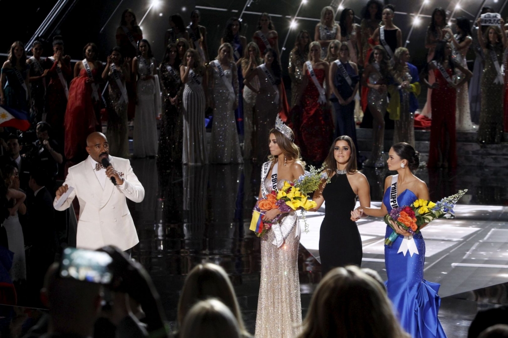 Steve Harvey mistakenly crowns the wrong Miss Universe