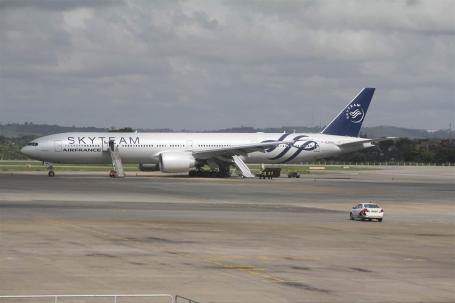 Image Text
 BOMB SCARE An Air France was forced to make an emergency landing in Kenya over the weekend