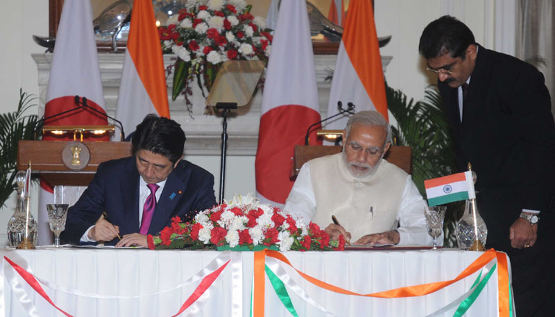 Japanese premier Abe arrives in India on 3-day visit