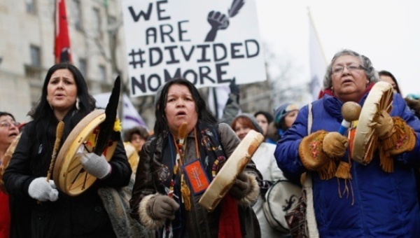 Indigenous protesters march toward Canada