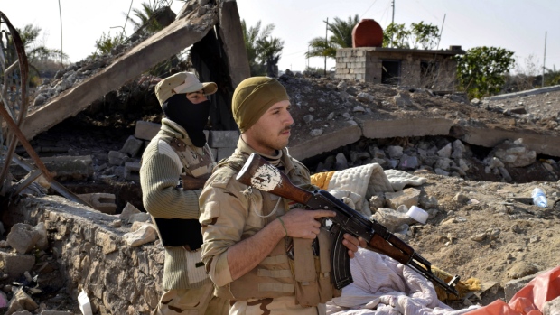 Iraqi soldiers advance on Ramadi