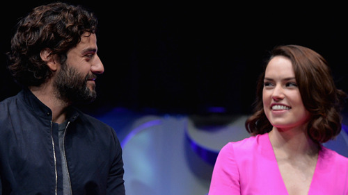 'Star Wars' Actors Oscar Isaac and Daisy Ridley Adorably Sing Holiday Duet