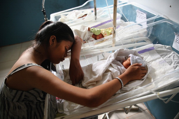 Skin-to-Skin Contact May Lower Preemies' Risk of Death: Review