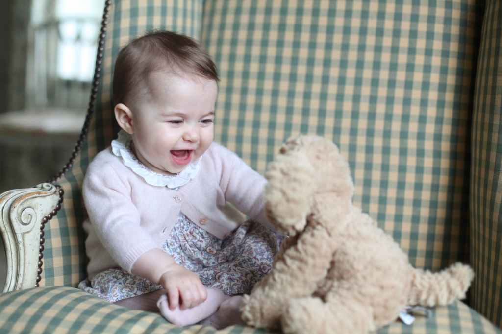 Kensington Palace releases new pictures of baby princess