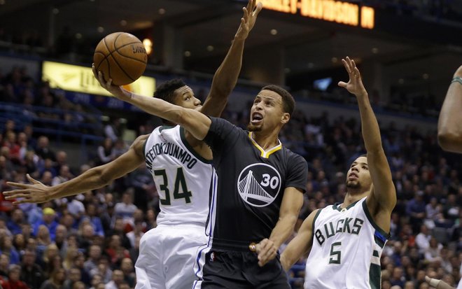 Stephen Curry and the Golden State Warriors look to avenge their only loss of the season on Friday night against the Bucks