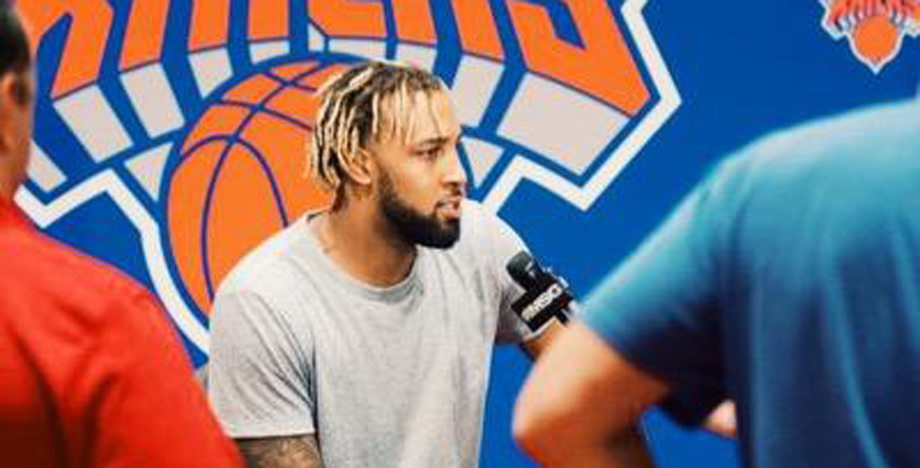 Knicks Forward Derrick Williams Robbed