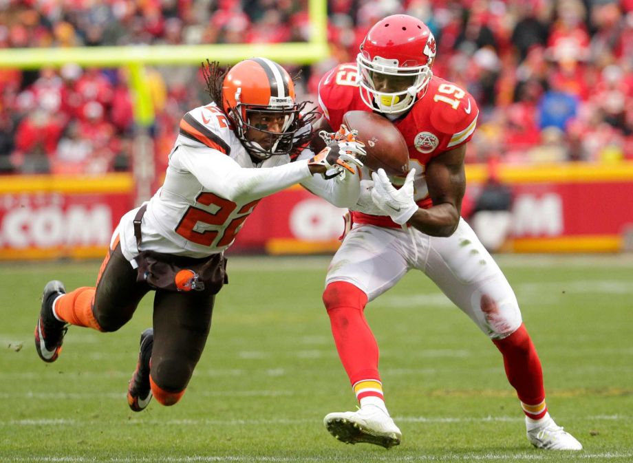 Kansas City Chiefs wide receiver Jeremy Maclin makes a catch against Cleveland Browns cornerback Tramon Williams during the second half of an NFL football game in Kansas City Mo. Sunday Dec. 27 2015