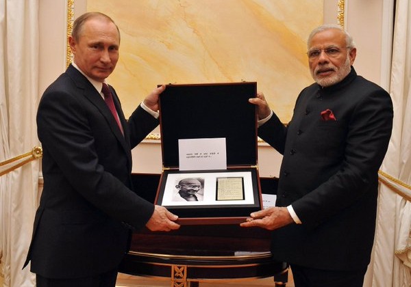 Putin, India's PM to Discuss Energy, Military Cooperation in Moscow