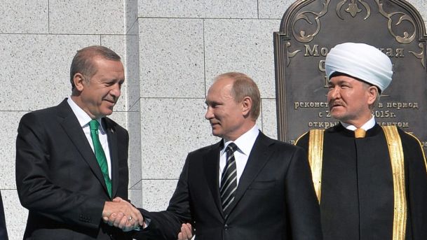 Turkey's President Recep Tayyip Erdogan and Russia's President Vladimir Putin in the opening ceremony of the Moscow Grand Mosque