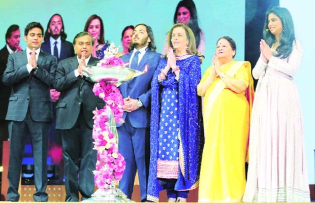 Mukesh Ambani and family perform Ganesh vandana at the soft launch of Reliance Jio’s 4G services in Mumbai