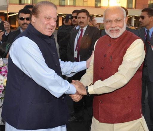 Indian Prime Minister Narendra Modi makes a surprise stop in Pakistan