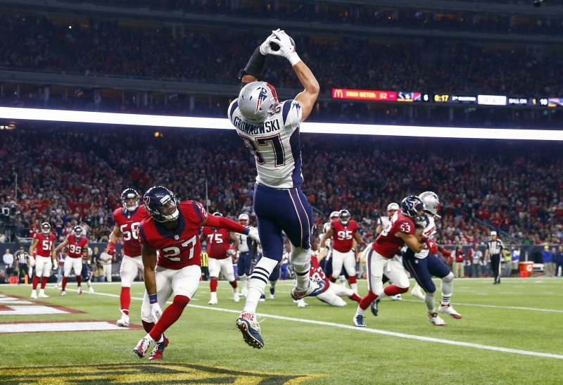 New England Patriots tight end Rob Gronkowski catches a touchdown pass past Houston Texans strong safety Quintin Demps