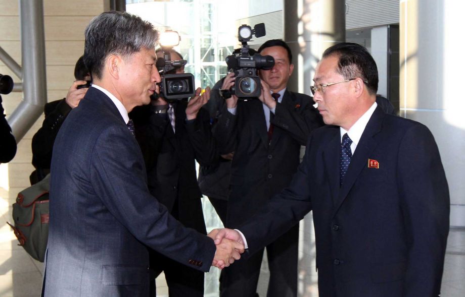 Hwang Boogi left South Korea's vice minister of unification and the head negotiator for high-level talks with North Korea shakes hands with his North Korean counterpart Jon Jong Su right before their meeting at the Kaesong Industrial Complex in Kaeso