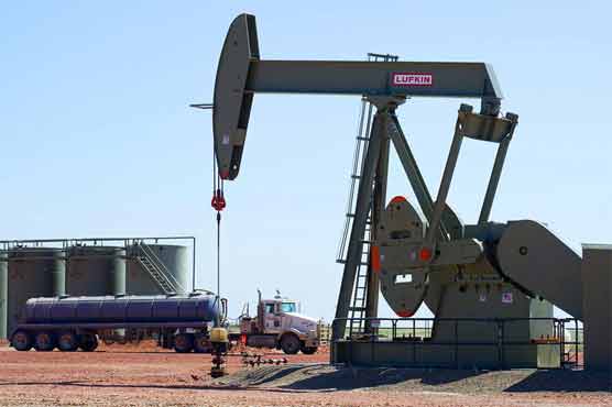 Oil prices fell to a fresh-multi year low Wednesday despite lower US inventories