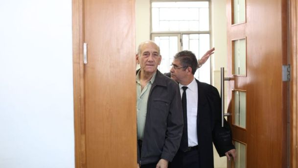 Olmert at the Jerusalem District Court