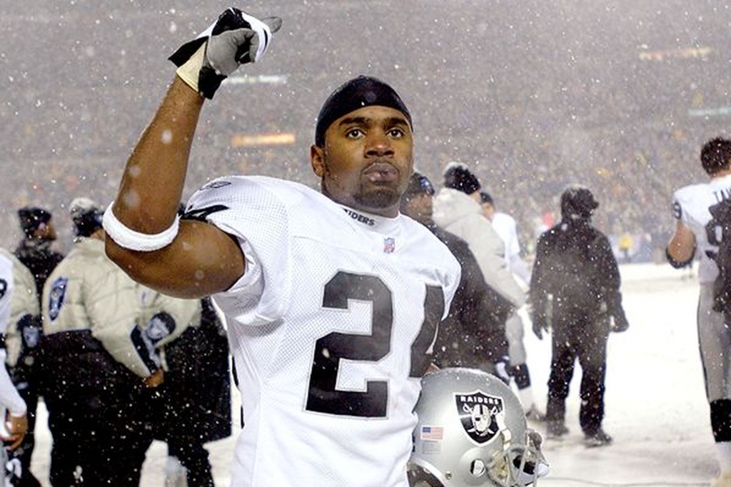 Oakland Raiders S Charles Woodson announced he will be retiring from football following the completion of the 2015 season