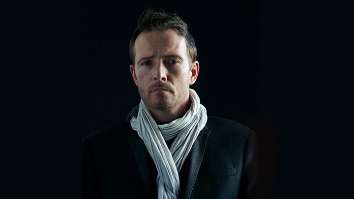 Former Stone Temple Pilots singer Scott Weiland dies