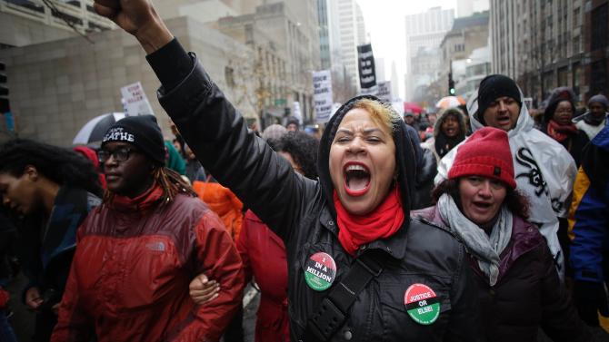 498957456-demonstrators-protest-the-shooting-of-laquan-mcdonald