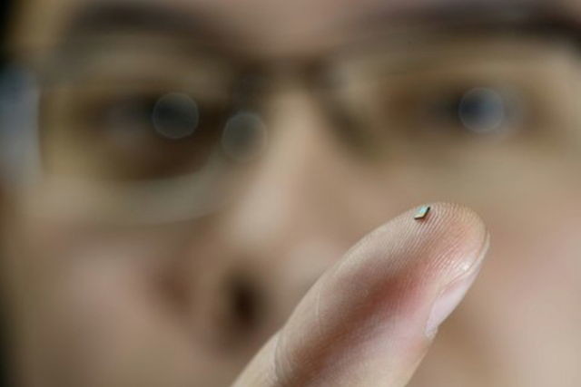 World's tiniest temperature sensor developed