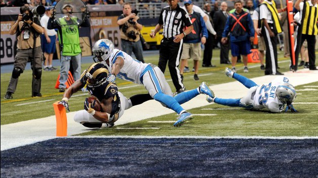 Former UGA great Todd Gurley goes airborne for another incredible touchdown