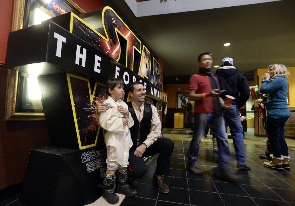 Disney Stock Slips on Eve of 'Star Wars: The Force Awakens' Wide Release