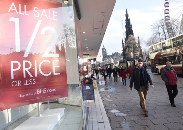 Retail experts say high street retailers that offer multi-channel shopping options are best-placed to capitalise on growth