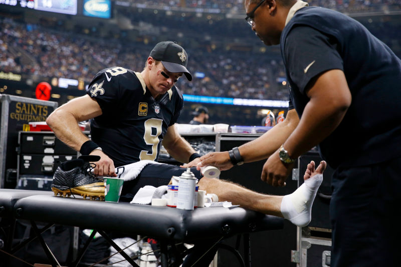 Drew Brees Tore A Ligament In His Foot And Should Probably Call It A Season