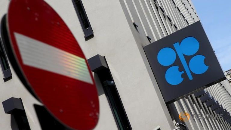 Oil prices gain ahead of OPEC meeting