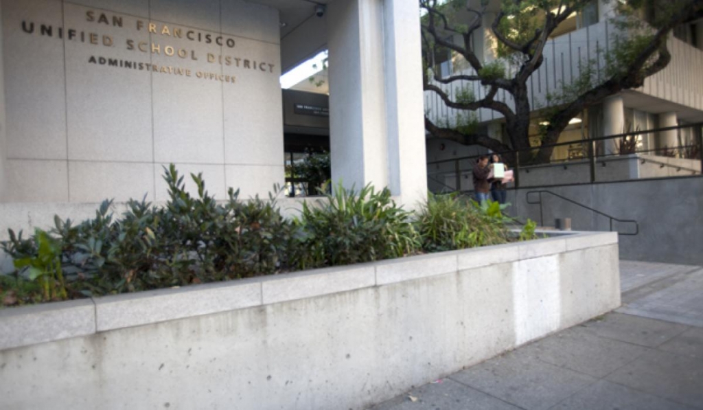 San Francisco Unified School District employees received several threatening messages on Wednesday December 16. The school district decided not to close due to the threats