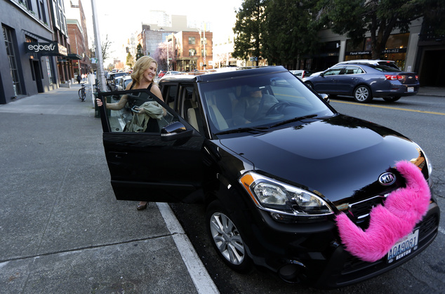 Katie Baranyuk gets out of a car driven by Dara Jenkins a driver for the ride-sharing service Lyft after getting