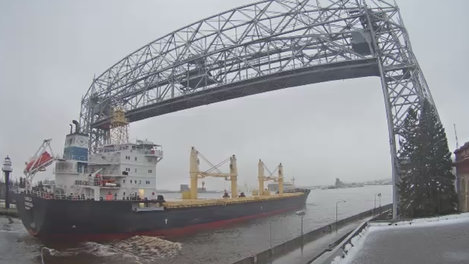 Ship that was stranded outside Duluth harbor allowed to dock