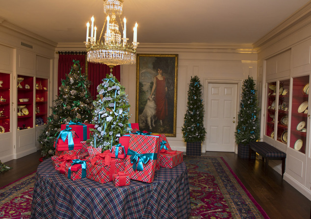 Snow people snowflakes star in White House holiday decor