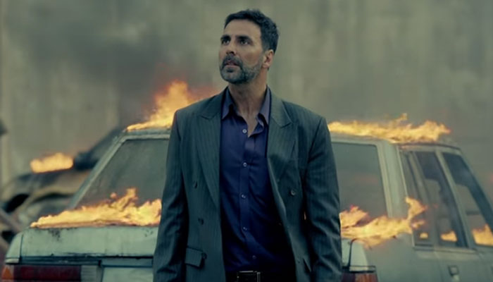 Watch Akshay Kumar romances Nimrat Kaur in new 'Airlift&#039 song