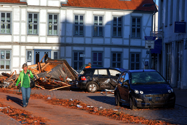 Several fatalities as storm system moves across Ark., Miss