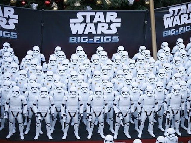 'The Force Awakens': Movie Fans Wed in 'Star Wars' Style