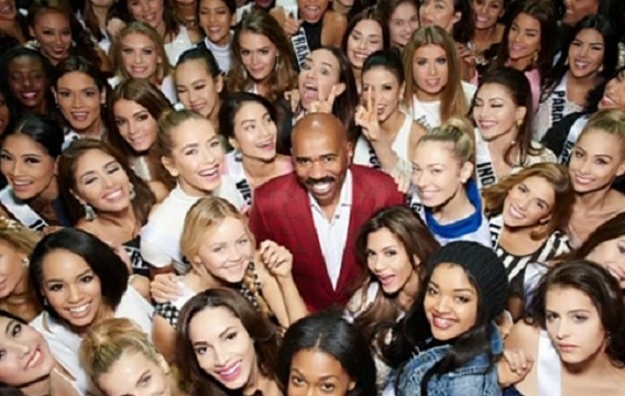 Steve Harvey and the contestants